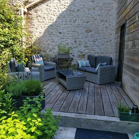 La Loge Des Fees Bed & Breakfast 3*