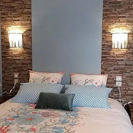 Bed & Breakfast La Loge Des Fees 3*