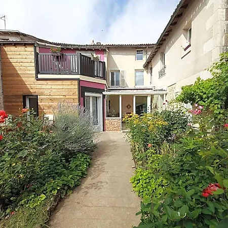 Bed & Breakfast La Loge Des Fees 3*